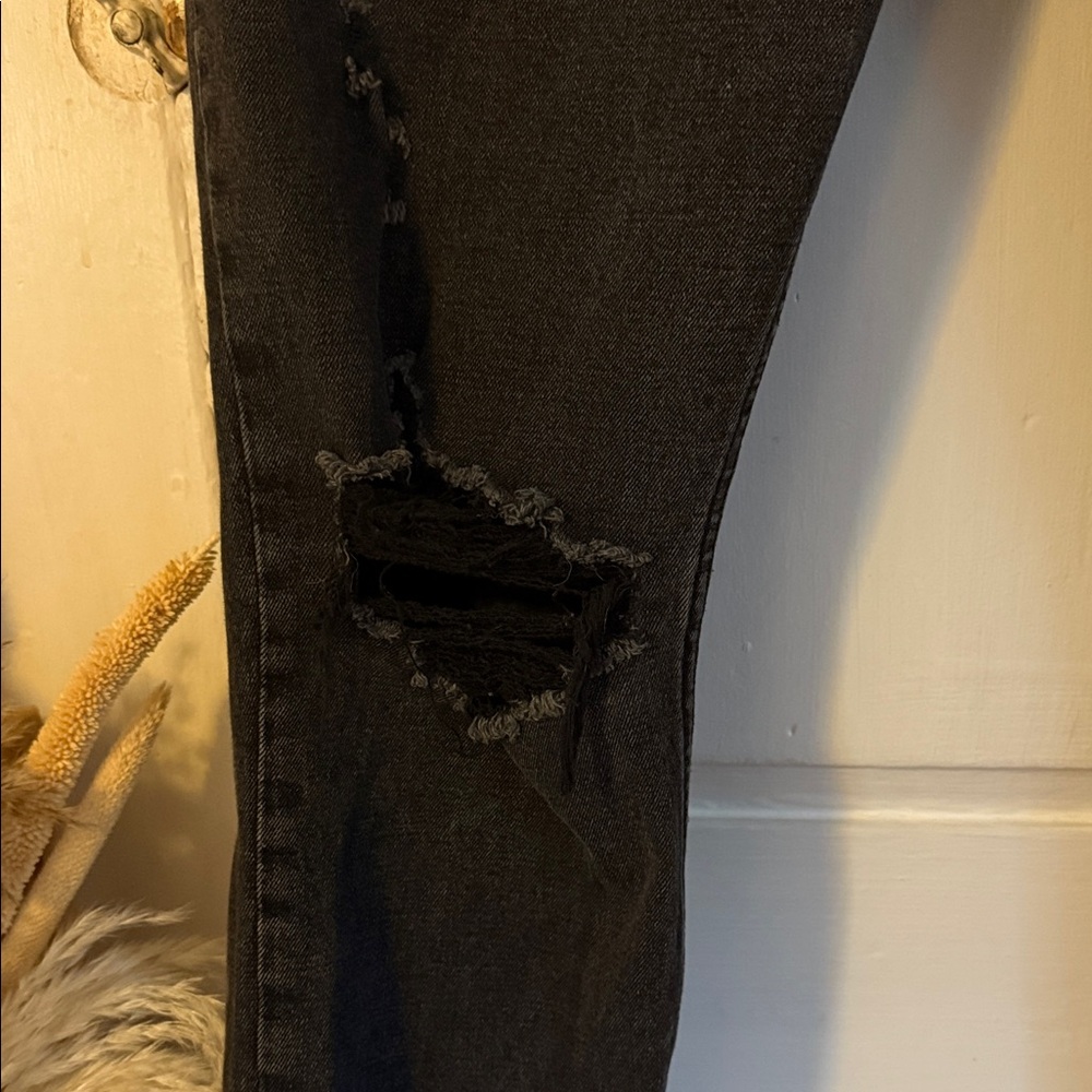 Abercrombie Skinny High Rise Ripped Black Jeans - Picture 3 of 5